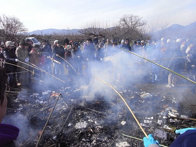 2024年どんど焼きとは何を燃やす行事？意味と由来を解説