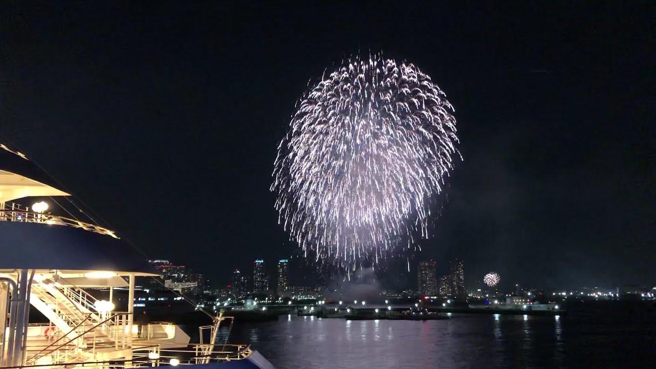 花火 山下公園から大桟橋越しに、なかなか綺麗に見えました！横浜