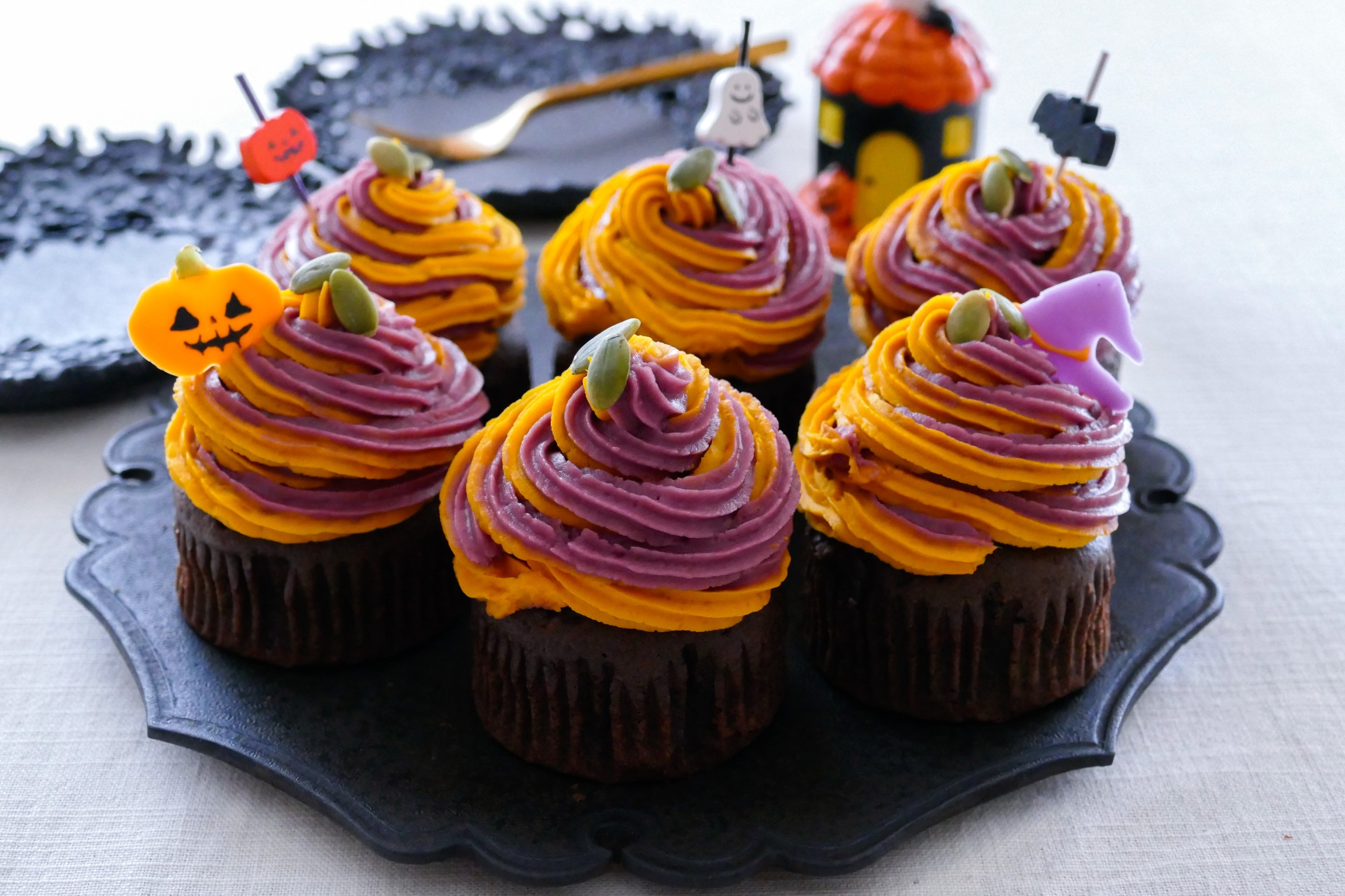 怖いけどキュート！ハロウィン風「デコカップケーキ」を作ろうフーディストノート