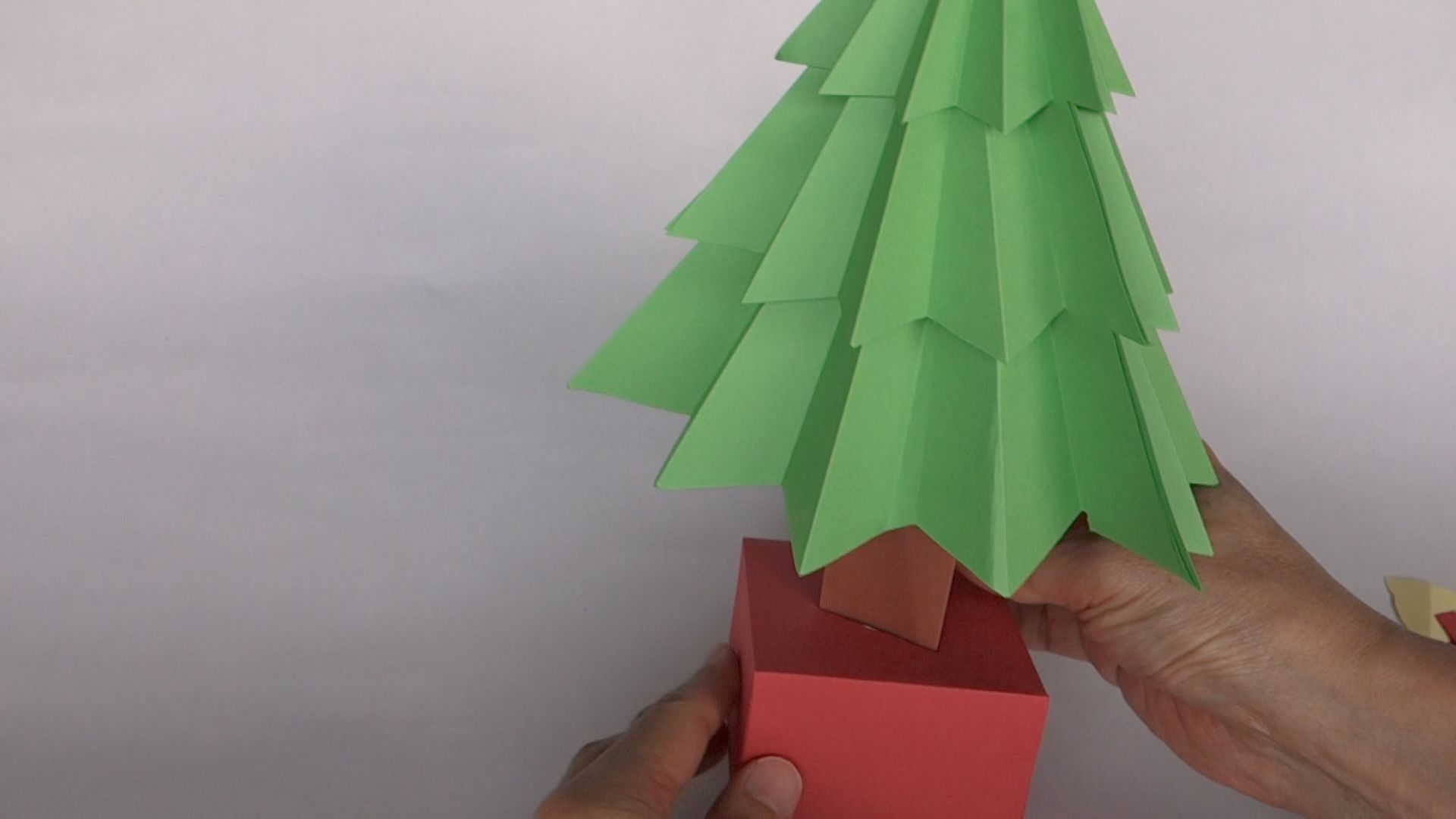 クリスマスツリーの作り方 いろいろ：紙で簡単 本格ツリーを手作り 画像と動画Interior Design Box 海外の使えるインテリア術