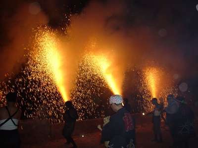 大津市の神社で手筒花火「夏のサクラや」 けがれ払う「みたらし祭」京都新聞デジタル 京都・滋賀のニュースサイト