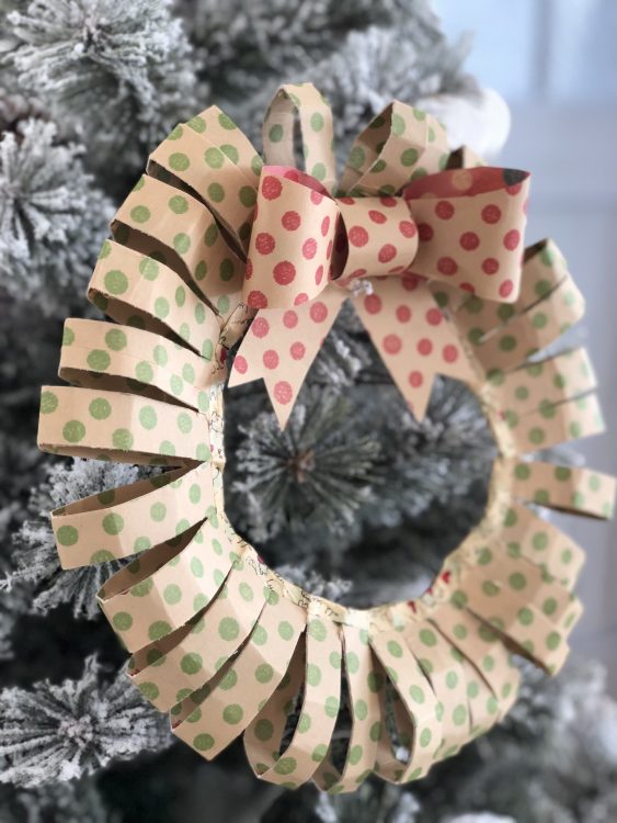 牛乳パック使用！小物入れになるクリスマスツリー製作🌲✨﻿ ﻿ 自分で飾り付けたミニツリーをお部屋に飾っておくと素敵ですね♡﻿ ﻿ ﻿ところでみなさんは、なぜクリスマスにツリーを飾るのかご存じですか？﻿ ﻿ ツリーに使われるモミの木の学名には、「永遠の命」という意味