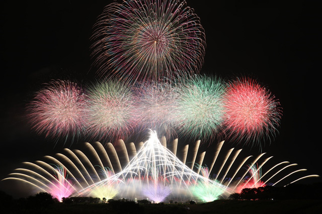 京都芸術花火2020が京都競馬場で6月10日に開催決定！ 日本トップクラスの花火師が集結し、花火×音楽の共演が楽しめる主催：京都芸術花火 大会実行委員会、広報：「京都芸術花火2020」事務局