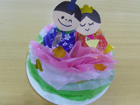 動画 紙皿で簡単に作れるひな祭りにちなんだ壁面工作を作ろう保育士の転職・採用は 保育士バンク！