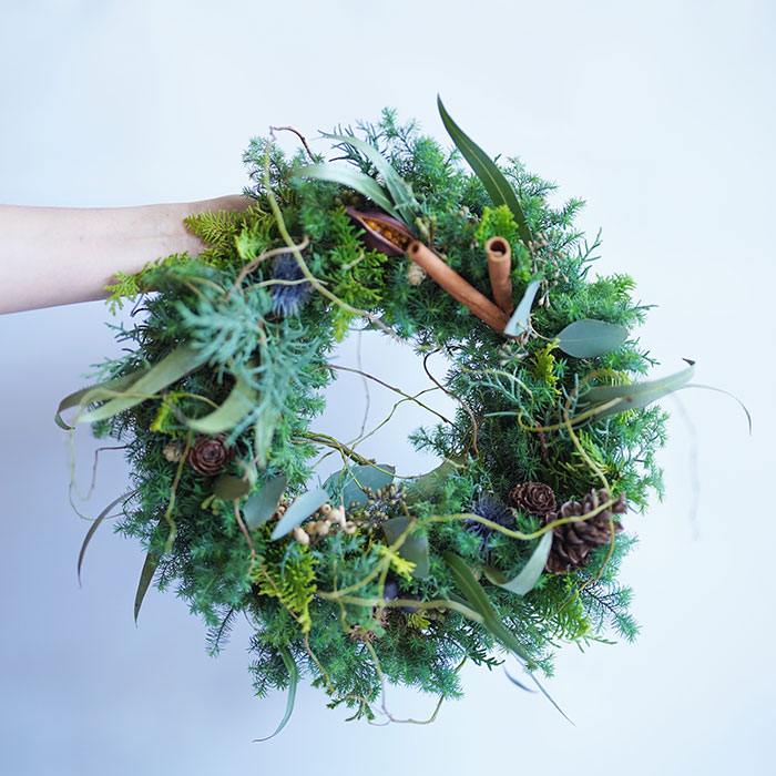 プロに聞いた、スワッグの簡単な作り方のコツとおしゃれに彩る方法minneとものづくりと