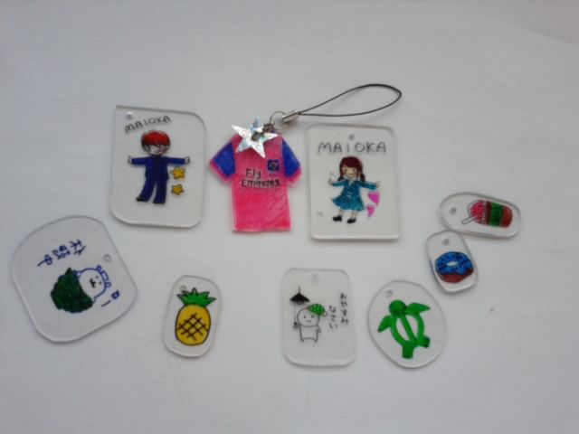 高校生の作品文化祭のクラス企画の景品として シャインカービングを キーホルダーとして採用していただきました。うちの工作教室でシートを購入していただいて クラスの皆さんで作ったそうです♪ このシャインカービングは 九州、福岡ではまだまだ知名度が高くない