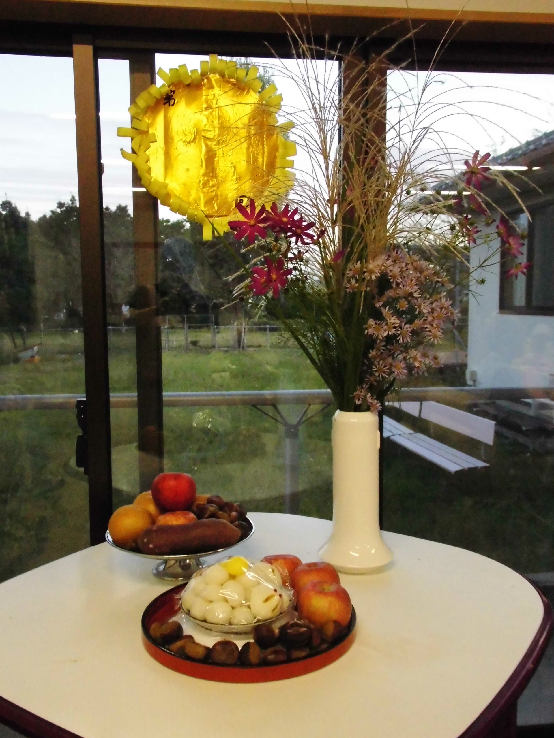 秋の花と十五夜の名月を味わう。お月見の由来や飾り方胡蝶蘭・スタンド花のプレミアガーデン