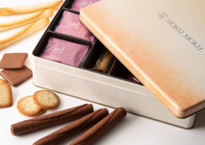 祝ダイヤモンド婚 結婚60周年 感動のギフトダイヤモンド婚式 プレゼント お祝い 両親 結婚 60周年 いい夫婦の日 記念日 新聞 結婚記念日、金婚式 新聞2枚セットお誕生日新聞 見開きファイル -お誕生日新聞 - プレゼント＆ギフトのギフトモール