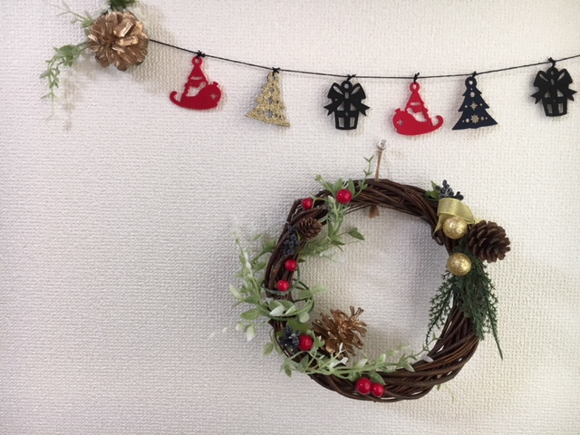 100均の商品でクリスマスリースを作ってみたオリジナルアクセサリーブランドVary