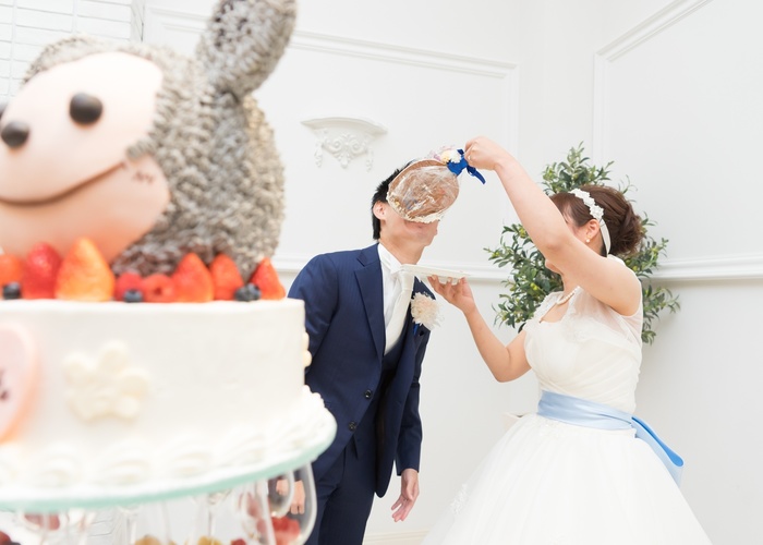 ケーキ入刀＆ファーストバイトはもう飽きた 他にどんな演出したらいい？アツメル結婚式レシピ 買える結婚式アイテム WeddingMart ウェディングマート
