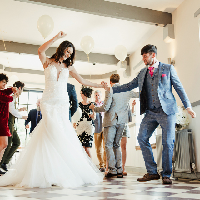 結婚式でゲストに感謝を伝える演出アイデア25選おもしろいオリジナルウエディングなら結婚式プロデュースの空飛ぶペンギン社