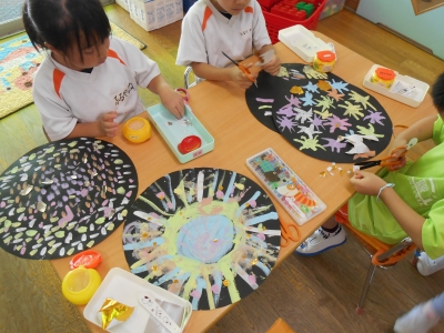 8月製作 花火うちわ 保育園・幼稚園・こども園- ほいくのおまもり