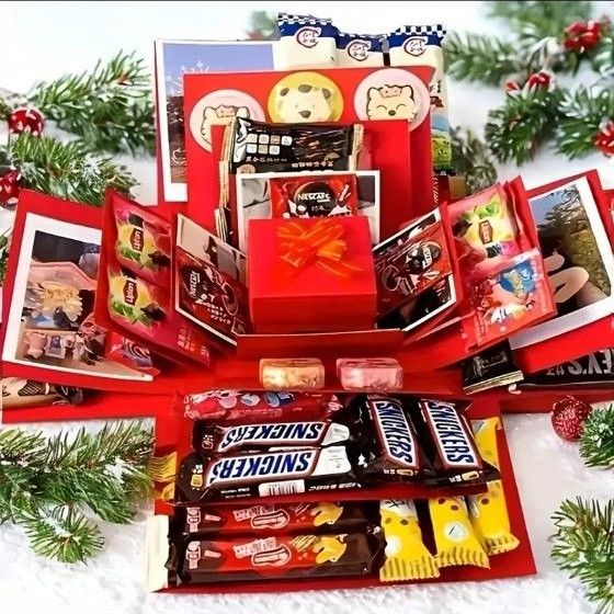 2023.4.27, ・, サプライズボックス🎁, 三女編☻︎, ・, 長女、次女と作り、最後は三女☻︎, 反応が可愛くて何度も見ちゃいます🥰,・,簡単に作り方 , ダイソーのギフトボックス大中小を使用。,それぞれの箱の角にカッターで切り込みを入れて、切り口にマステを貼る。 長女の時は1番小さい箱には切り込みは入れず ,あとはお菓子を貼り付けて出来上がり🍬,