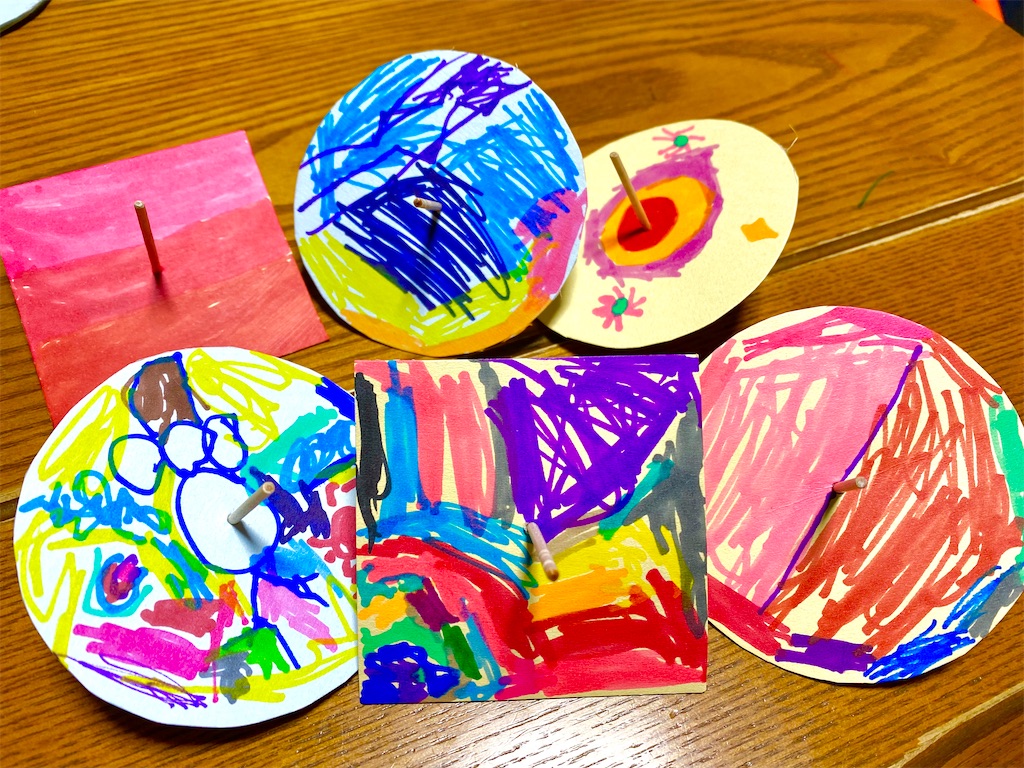 手作りで楽しむお正月の遊びアイデア！ 簡単・福笑い・コマ・おもちゃ保育士くらぶ