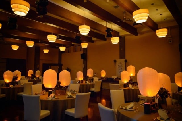 灯りの結婚式ナイトウェディングの幻想的な空間に隠された魅力とは