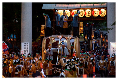 大國魂神社のくらやみ祭り：迫力の神輿渡御