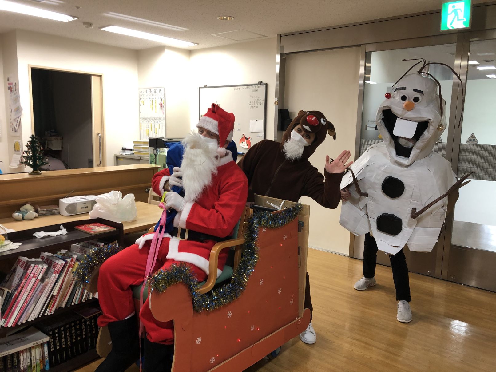 わらびサンタがやってきた！手作りソリ犬と楽しむクリスマス