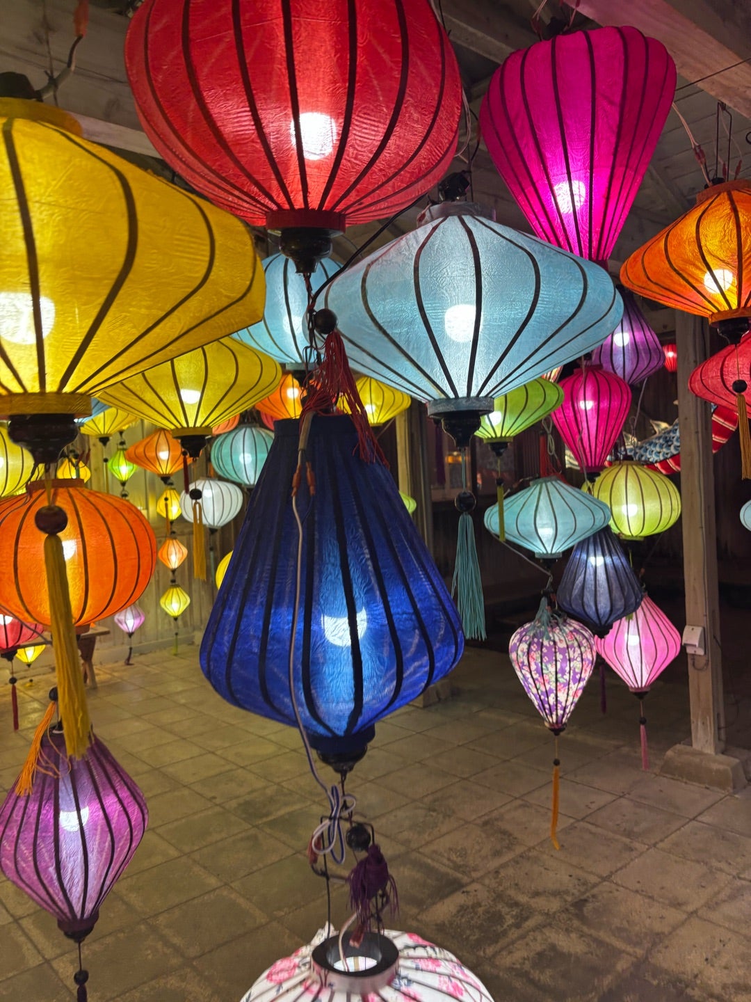 AmazonXiang Ru 提灯 紙提灯 和提灯 しっかり 耐久性 お祭り 丸型 折り畳み イベント ランタン 装飾用 パーティー結婚式 出店無地 屋台 年次夕食 6個セット ホワイト直径約30cm店舗用のれん・提灯文房具・オフィス用品