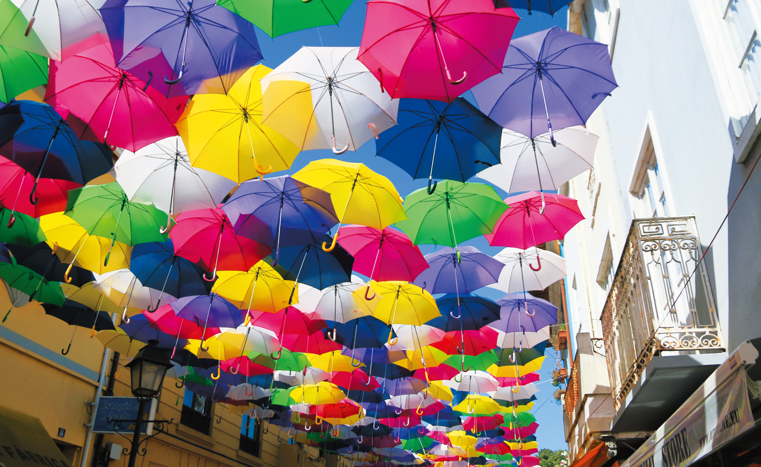 フォトジェニックな絶景！アゲダの傘祭り ポルトガル– VOYAGE -世界見聞録