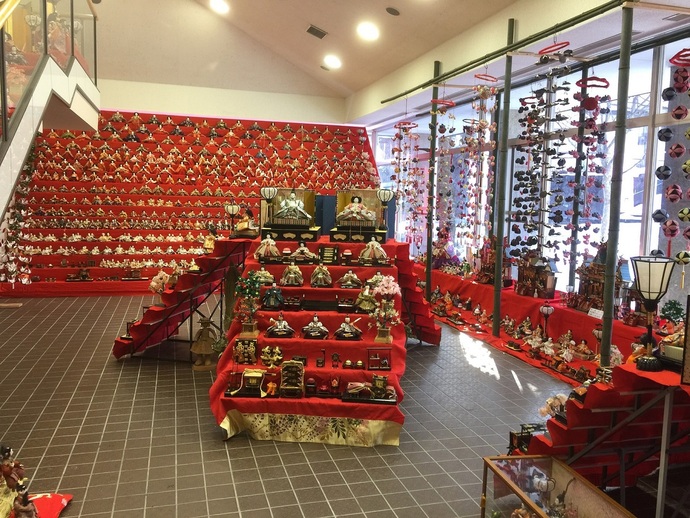 花」×「ひな人形」 ぐんまフラワーパークで「ハナモモ人形展」 - 高崎前橋経済新聞