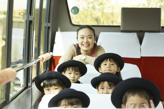 子供の年齢別！遠足で盛り上がるバスレクと挨拶まとめ マイクロバスニュース マイクロバス牧場