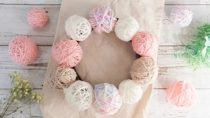 100均のクリスマスボールを詰めるだけ！？リースにリメイクハンドメイドの作り方・アイデア暮らしニスタ