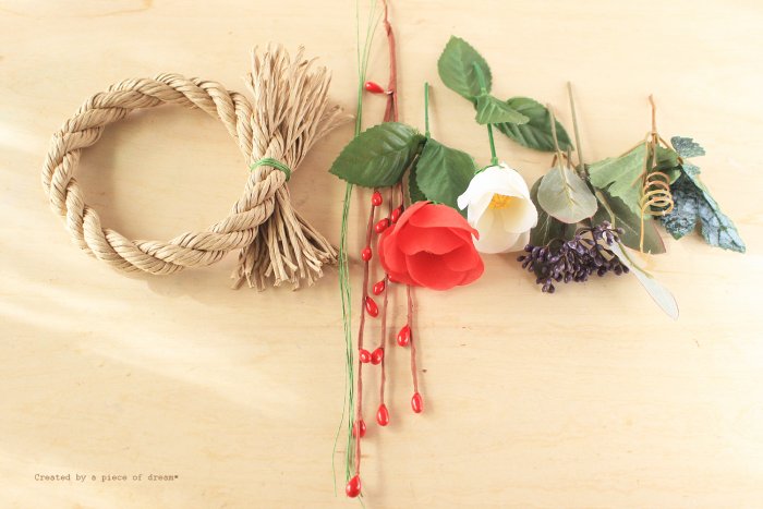 100均 セリア のドライフラワーだけで作るしめ縄リースの作り方！かすみ草をアクセントにしたフラワーアレンジメントなので、洋風のインテリアとあわせて飾っていただけます！簡単ハンドメイド