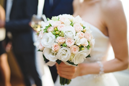 結婚式両親贈呈用の花束は持ち込みOK？予算や選び方 準備の段取りをチェックおしゃれな神戸のお花屋さんグラウンドのコラム