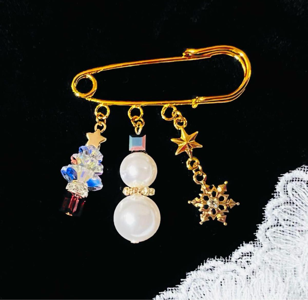 再販 クリスマスツリー スワロフスキー ブローチ グルーデコ 穴が開かない マグネットタイプ アンティークローズ16 ブローチmilkymoon117 通販 16882169Creema クリーマ