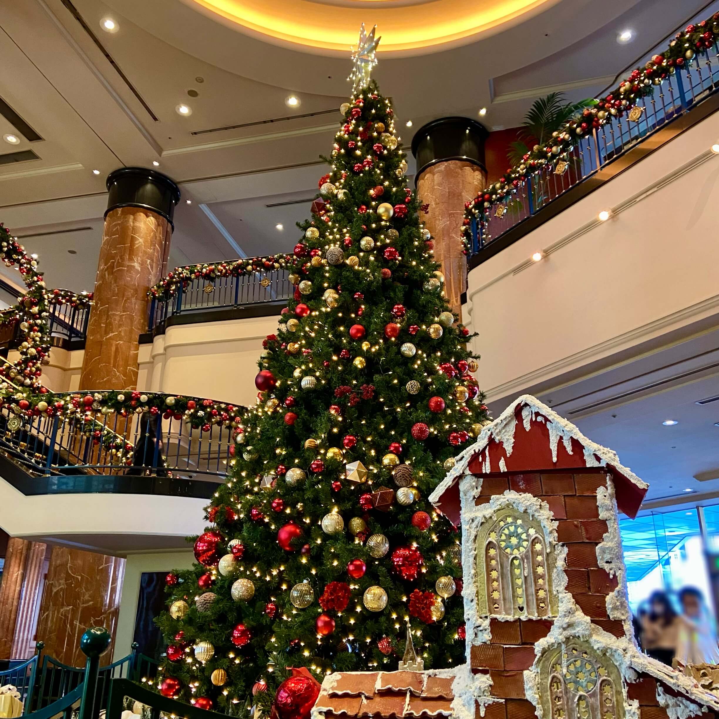 東京 恵比寿 クリスマス クリスマスツリー イルミネーション キラキラ 景色 風景 光 冬 XMASの写真素材45788720- PIXTA