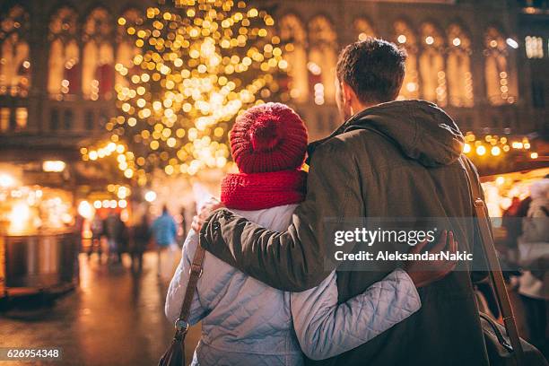 16,141 クリスマス デート Stock Photos, High-Res Pictures, and Images - Getty Imagesイルミネーション, イルミネーション 女性, カップル 日本人