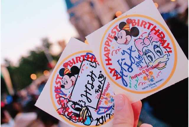 誕生日ディズニーレポ 誕生日シールの特典とは？もらい方も解説！ - 世界を旅するこじか