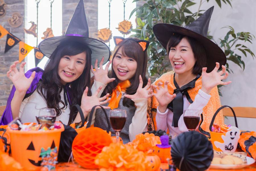 ハロウィンの仮装アイデア大人は何する？男性も女性も大人ならではの衣装でSomething Nice