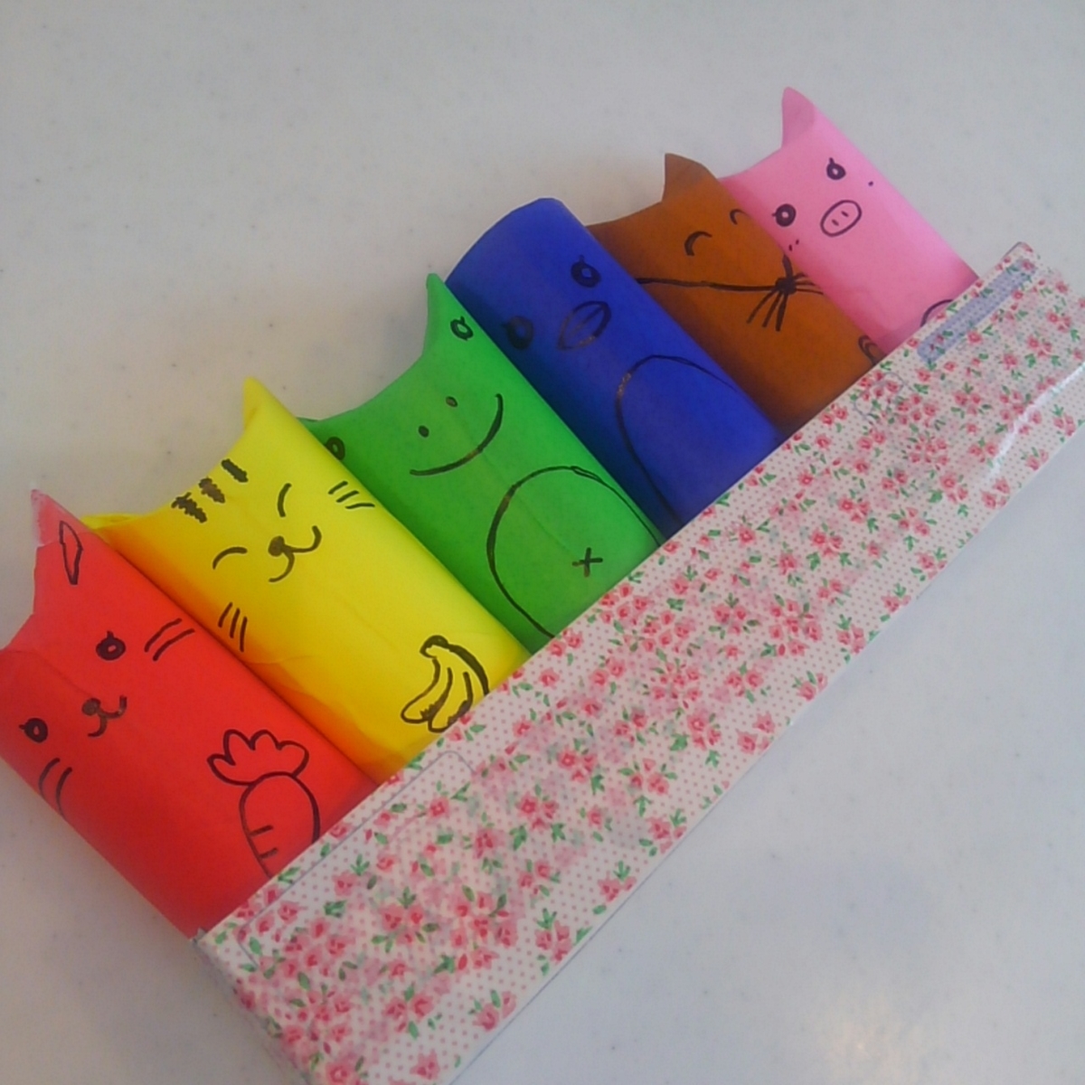 手作りハロウィン トイレットペーパーの芯でできる、可愛いミイラ飾りの作り方ほいくびより