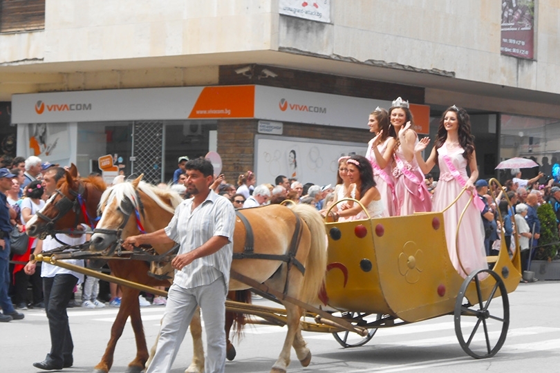 ブルガリア バラ祭り92623582 の写真素材 - アフロ