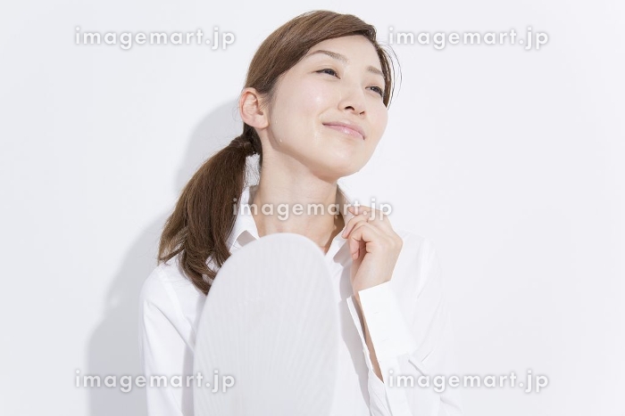 夏祭りでうちわを仰ぐ子供のイラスト素材55355822- PIXTA