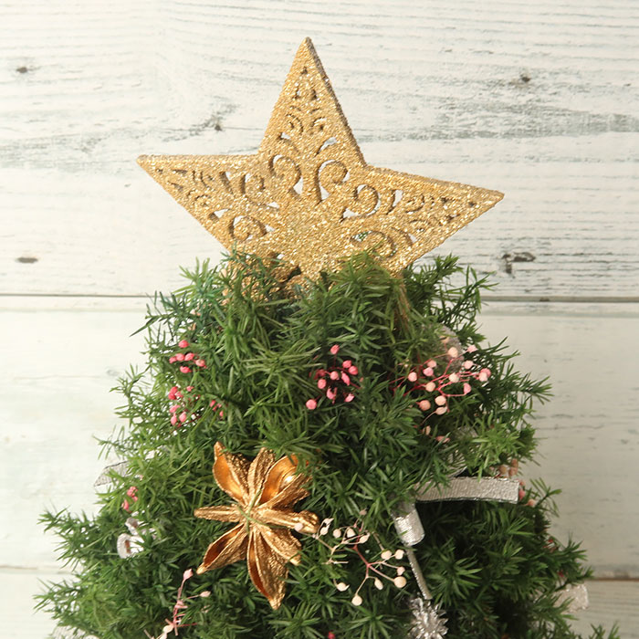 クリスマスツリーをオーナメントでおしゃれに♪北欧風から手作りまでキナリノ