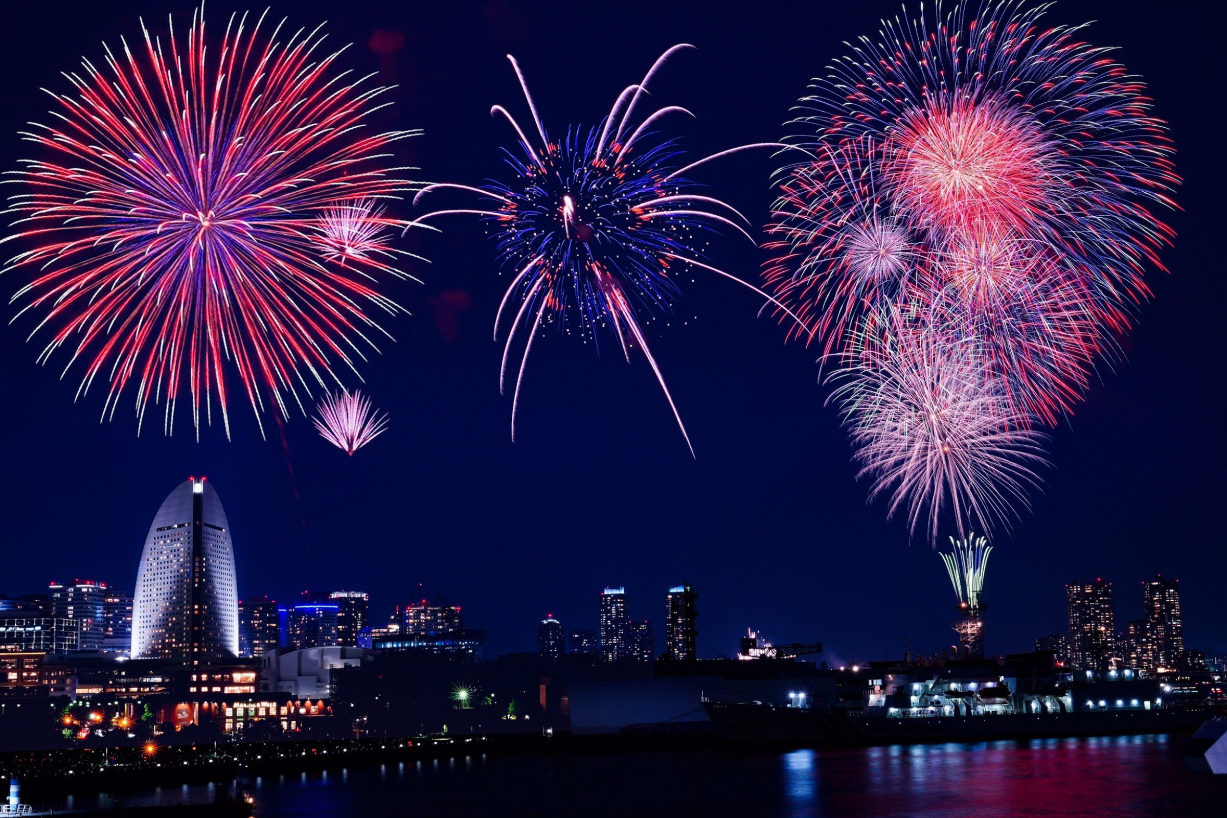 横浜 スパークリング花火 大桟橋プレミア観賞席チケット