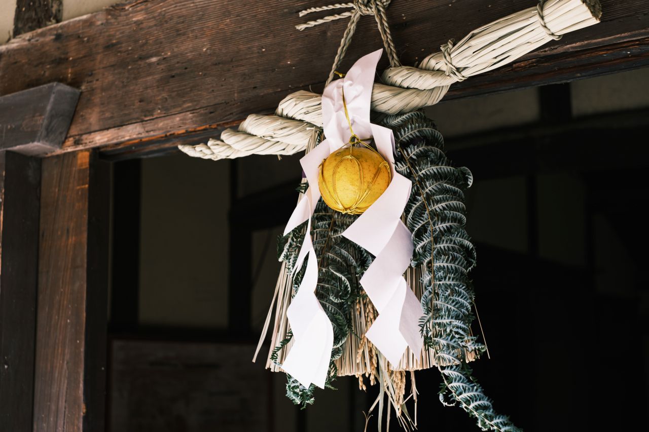 鏡餅・しめ縄は玄関？リビング？正月飾りを飾るのに適した場所とはCOVEARTH MAGAZINE
