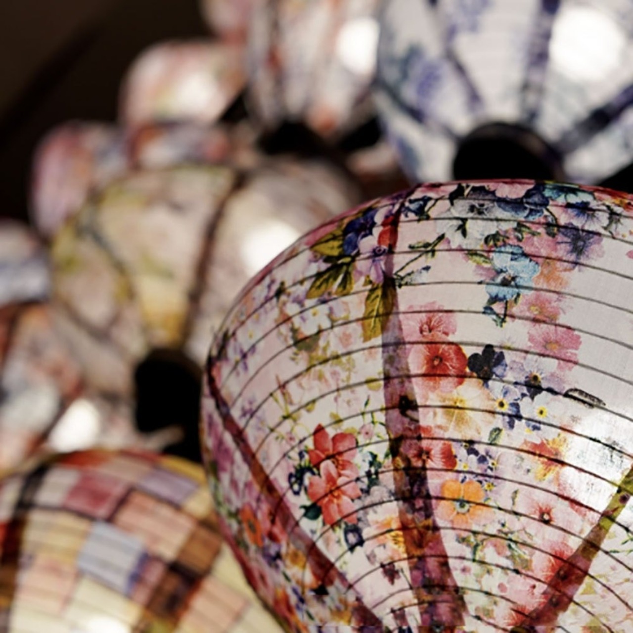 提灯 浮世絵 丸提灯 和柄 和風 和 東洋 オリエンタルランプ 正月 旧正月 結婚式 宴会 ホームデコレーション ギフト 春祭りちょうちん 灯り 古風紙 在庫限り 提灯 和柄 ーVer2ー 六角形箱型 or ひし形 浮世絵 丸提灯 ライト LED 和風 和 東洋 オリエンタルランプ