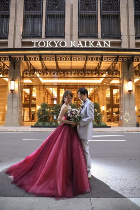 フォトウェディングスタイル 結婚式前撮り・フォトウェディング東京會舘花嫁様👰‍♀️ 美しい東京会館様のエントランス✨黄金の世界でとっておきの一枚を 東京會舘で挙式をしない方々も憧れてしまう一枚です😍 photographer@photoweddingstyle_akira そのほかの写真
