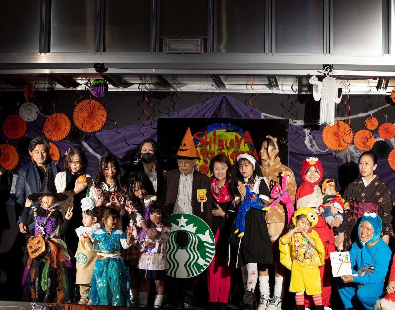 仮装した人々で混雑するハロウィンの渋谷、9人が逮捕13 --人民網日本語版--人民日報