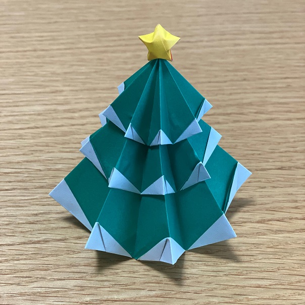 クリスマスにピッタリ♪ 立体リース 折り紙8枚使用 自立するよ！ ‣ めかぶかあちゃんのどんどこ子育て