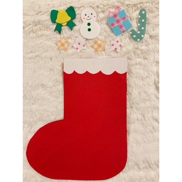 無料ダウンロード型紙で「クリスマス 靴下」の壁面飾りを作ってみた！ 12月 冬 春 サンタ トナカイ 保育 幼稚園 壁面装飾 製作壁面飾り型紙工房