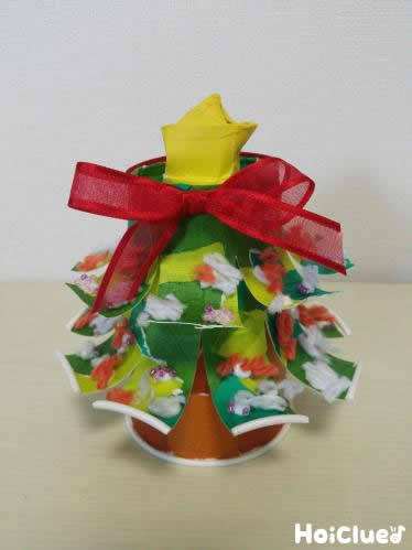 紙コップで作るクリスマスツリー～くるくる巻いて簡単飾りつけ 12月の工作 保育士・幼稚園教諭のための情報メディア ほいくis ほいくいず