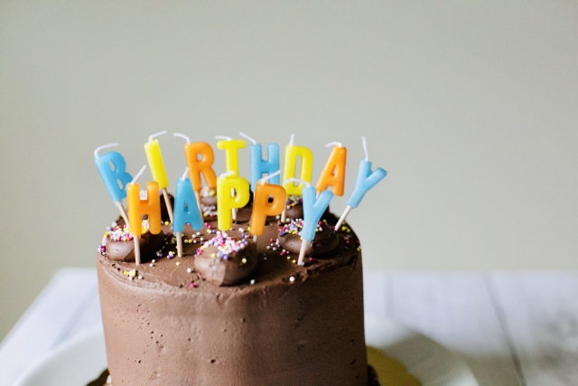 ドイツ語で「誕生日おめでとう」 : 27000X8J