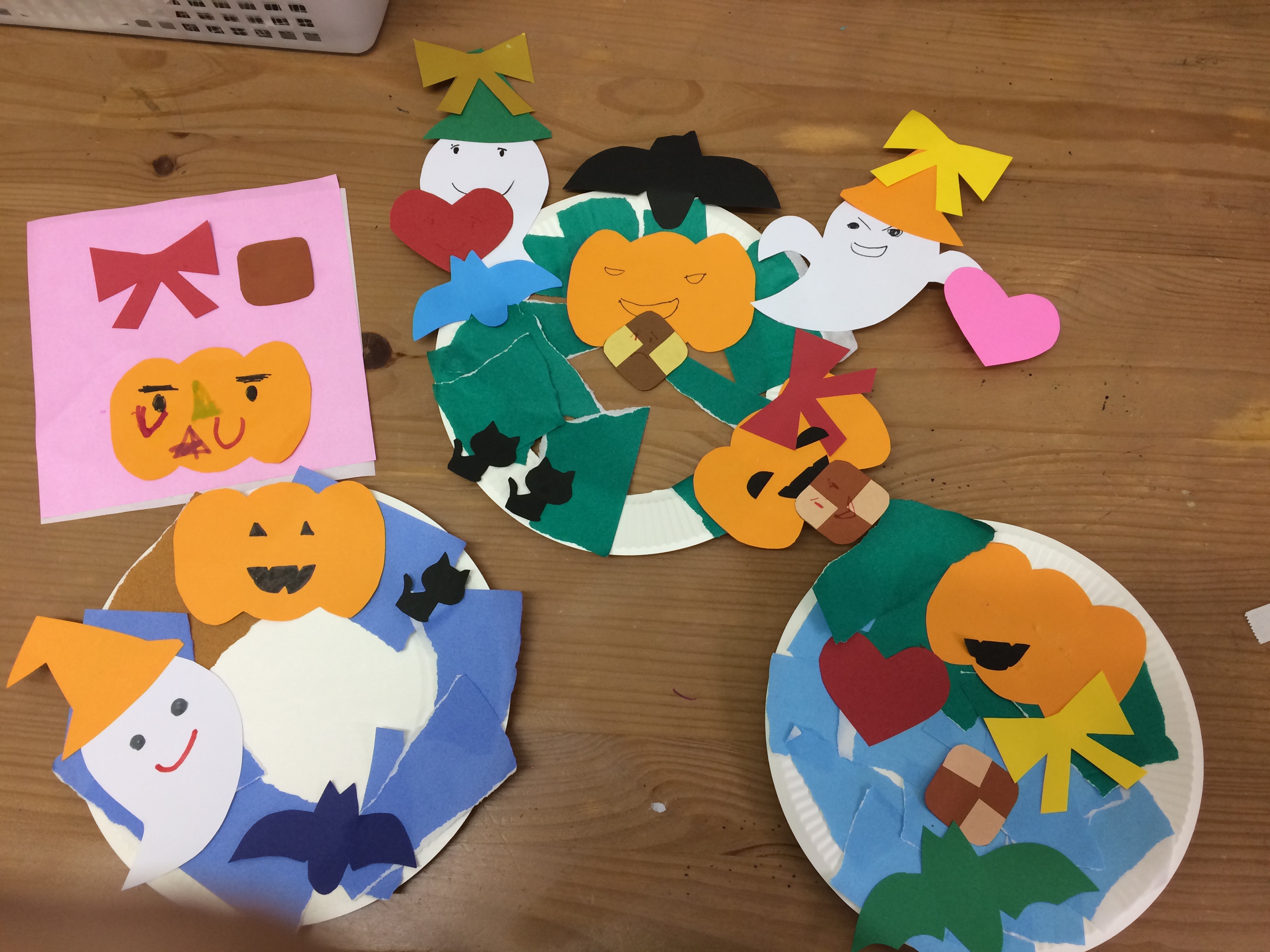 １０月の工作 「ハロウィンリース」神戸の24時間保育の託児所わんぱくキッズ