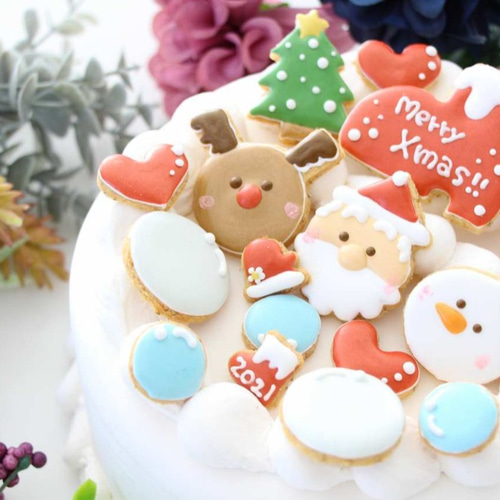 驚くほど簡単！スーパーのお菓子でクリスマスケーキデコレーション術 – 魔法洋菓子店ソルシエ