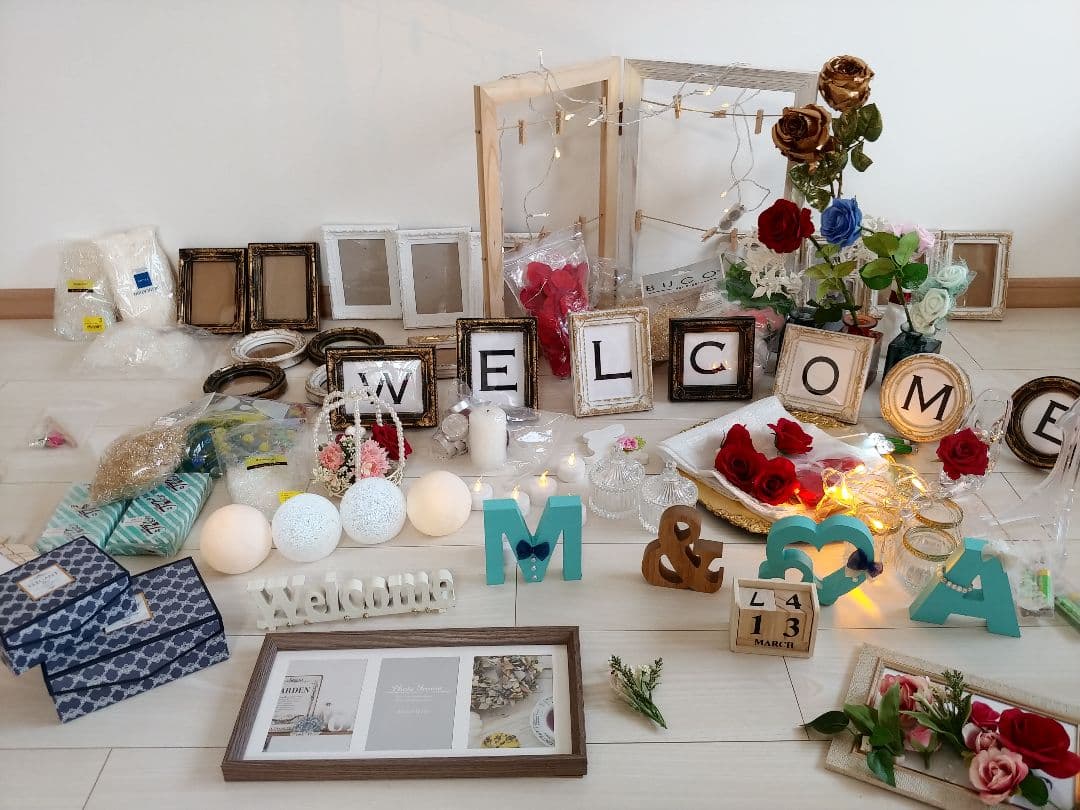 ウエルカム装飾 小瓶×お花をランダムにあしらう最旬装花SNAPゼクシィ