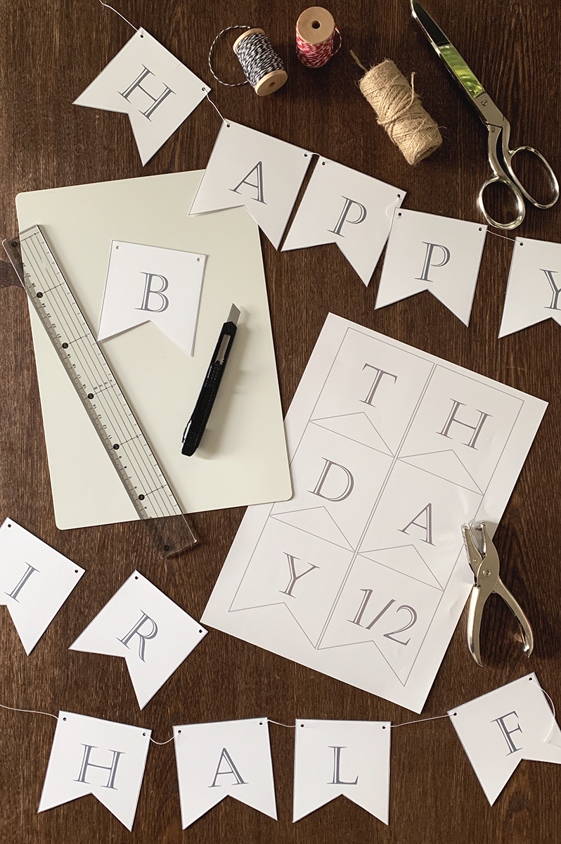 思い出写真が映える！バースデーツリーの作り方 フォトガーランド＆レターバナーの飾り付けセット @hapicraハーフバースデーやファーストバースデーの記念撮影にぴったりなフォトガーランド＆レターバナーの飾り付けセットを作りました。 ツリーをモチーフにした